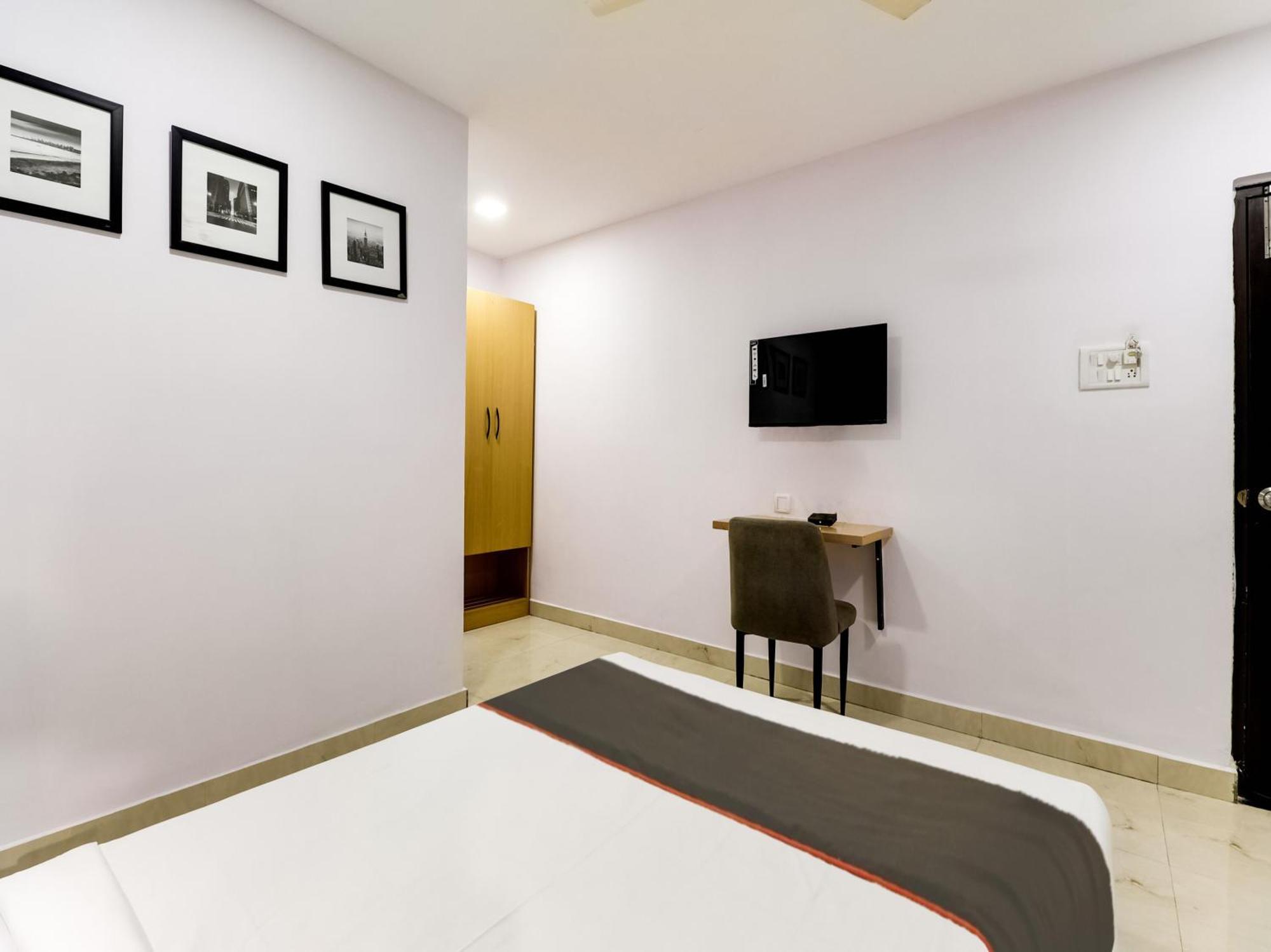 Collection O Golden Gate Hotel Hyderabad Exterior foto